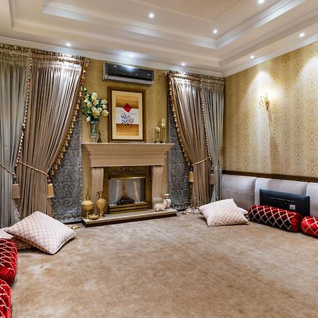 Hotel Luxe Manor Near Delhi Airport Ню Делхи Екстериор снимка