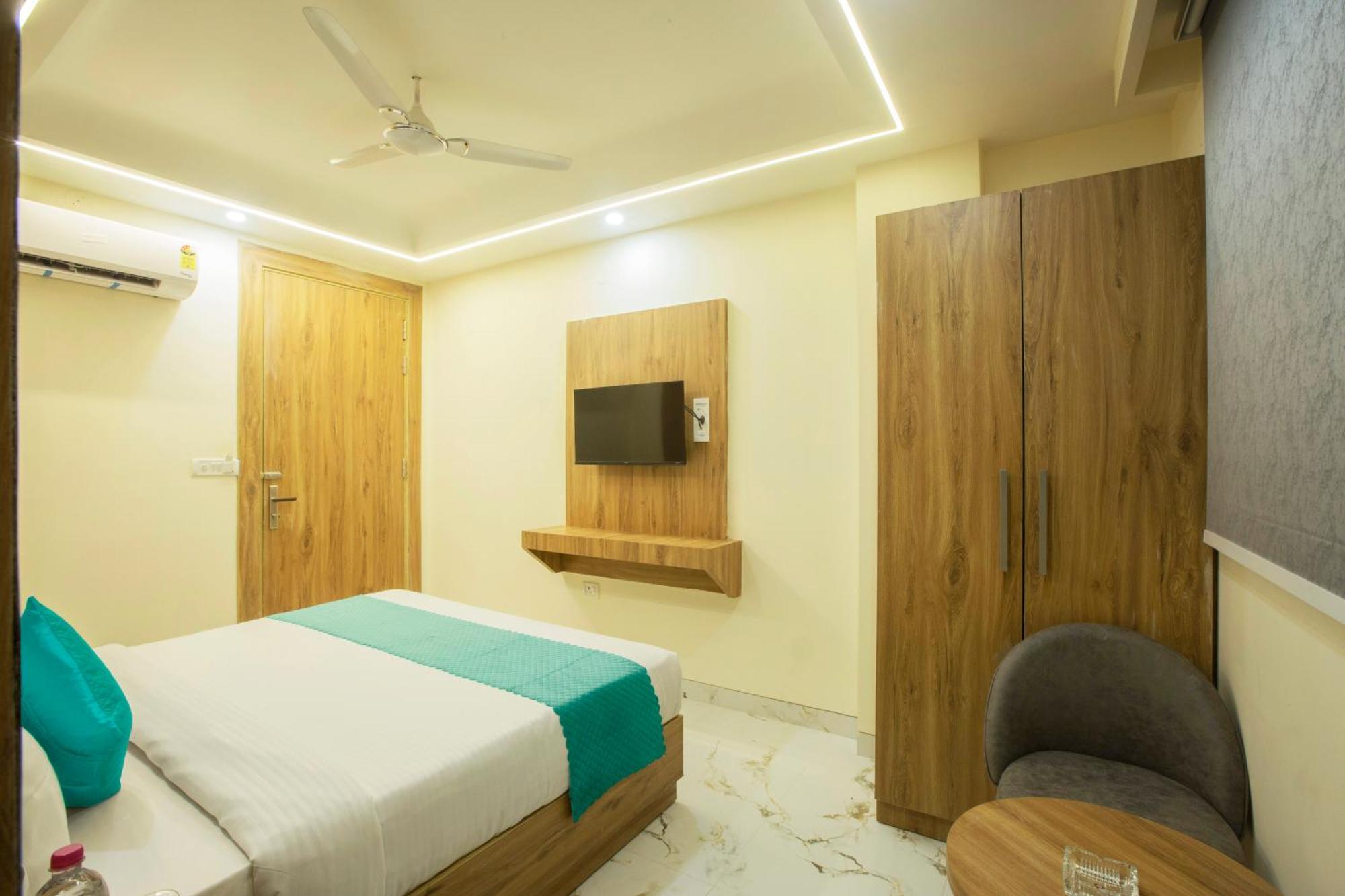 Hotel Luxe Manor Near Delhi Airport Ню Делхи Екстериор снимка