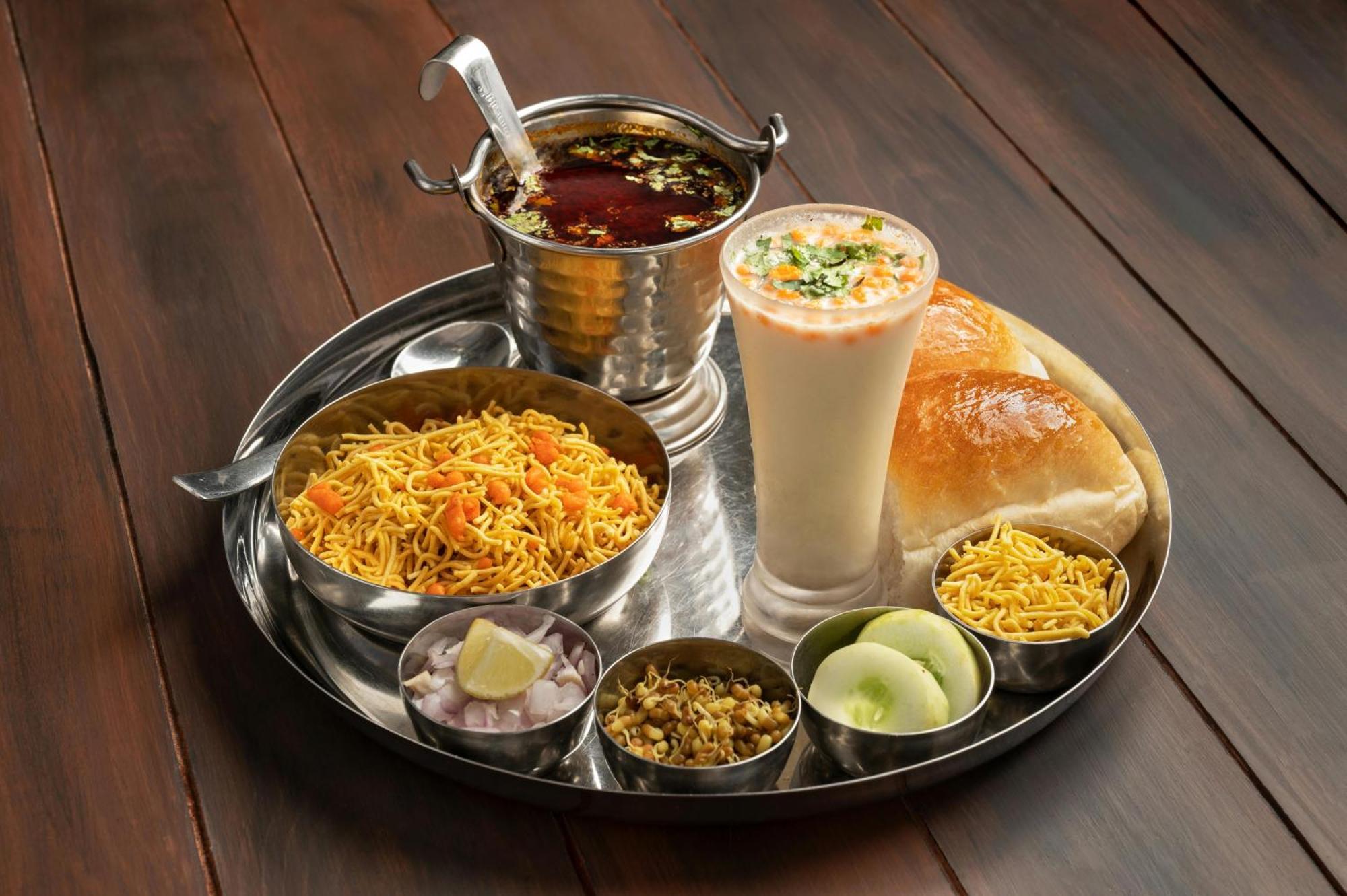 Hotel Luxe Manor Near Delhi Airport Ню Делхи Екстериор снимка