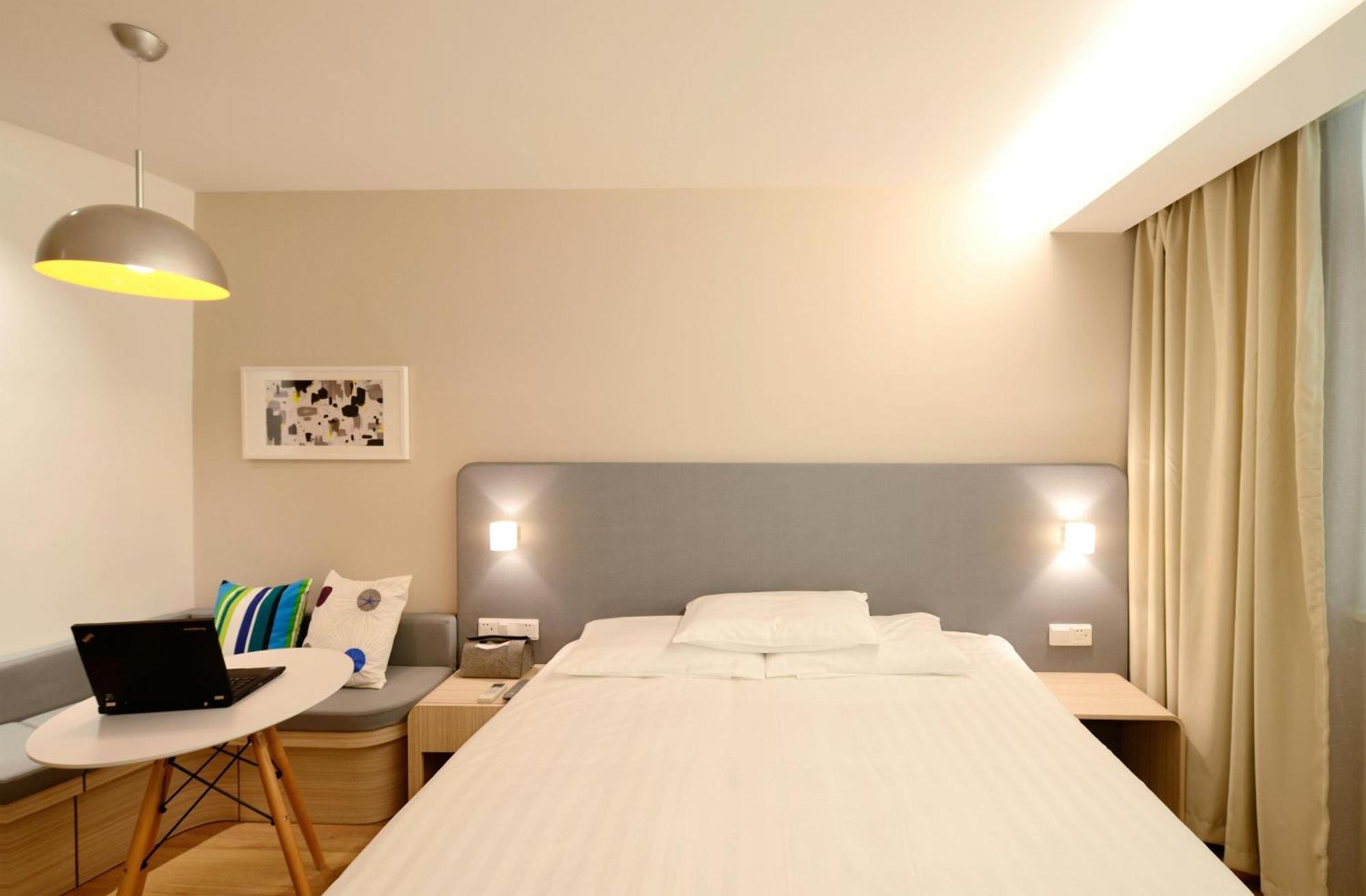 Hotel Luxe Manor Near Delhi Airport Ню Делхи Екстериор снимка