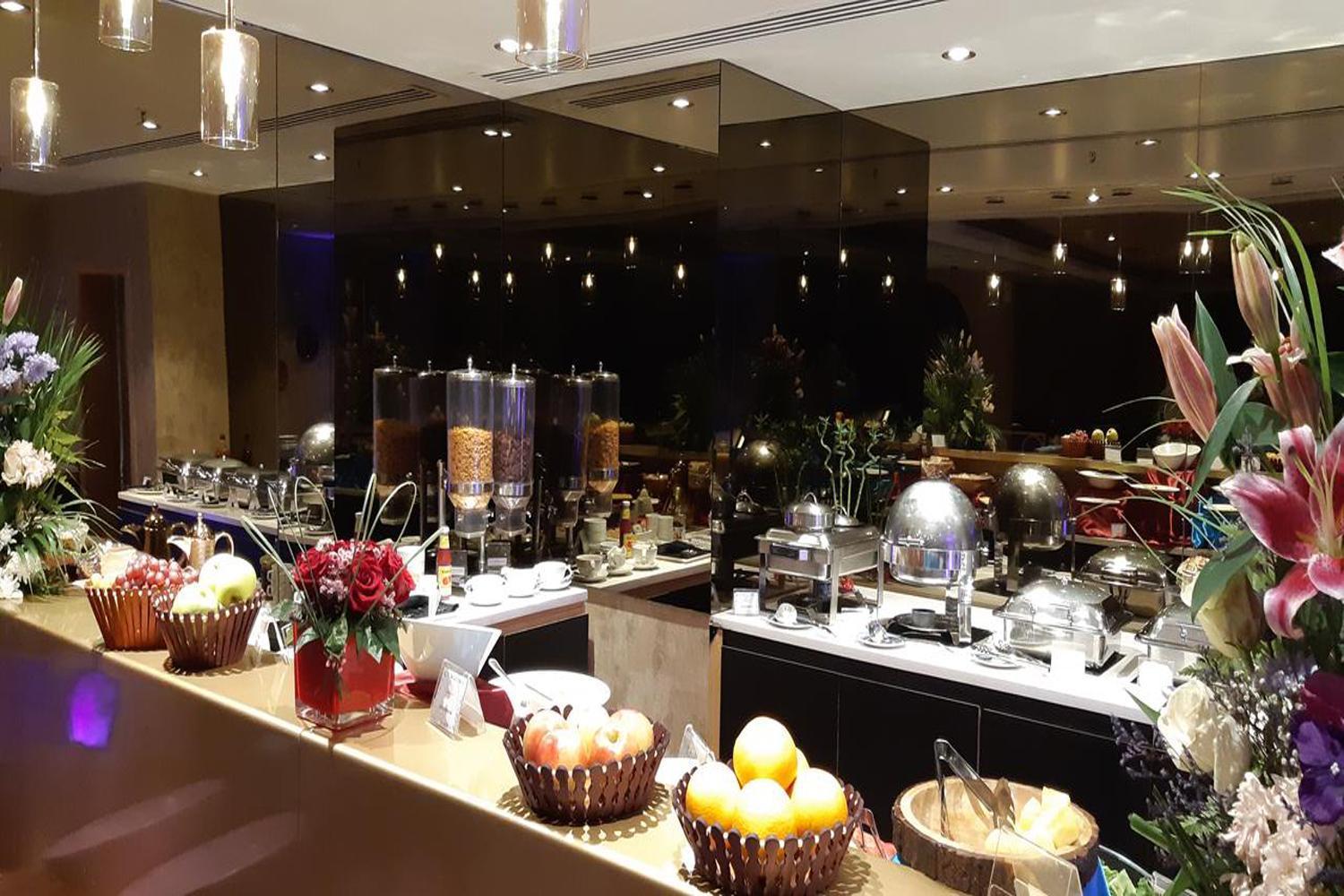 Hotel Luxe Manor Near Delhi Airport Ню Делхи Екстериор снимка