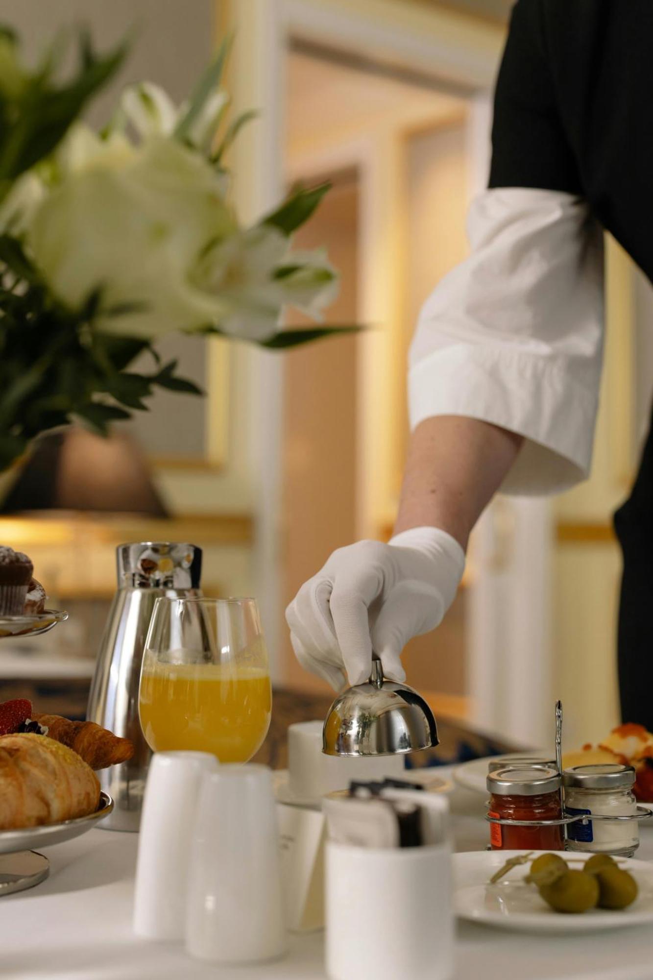 Hotel Luxe Manor Near Delhi Airport Ню Делхи Екстериор снимка