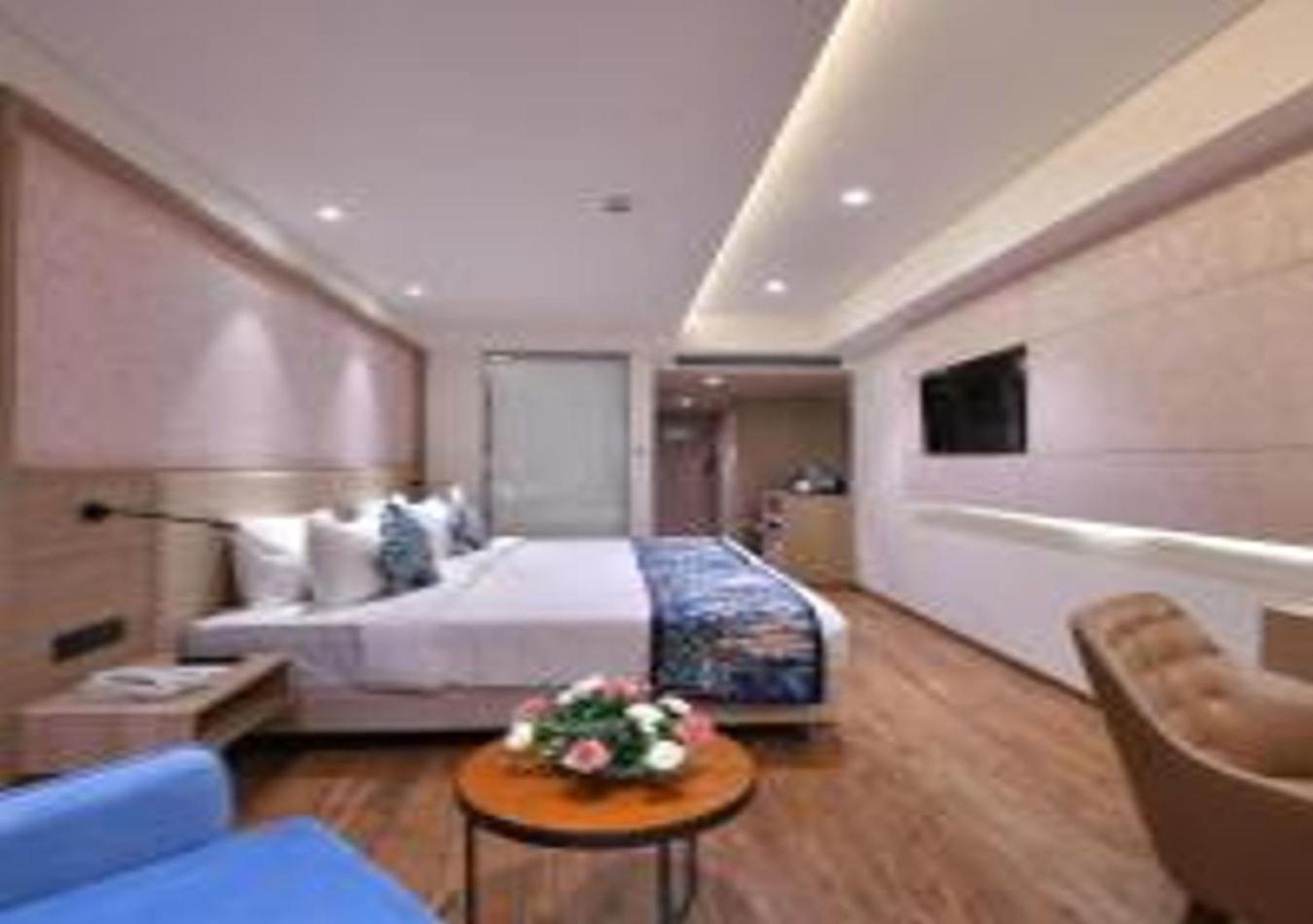 Hotel Luxe Manor Near Delhi Airport Ню Делхи Екстериор снимка