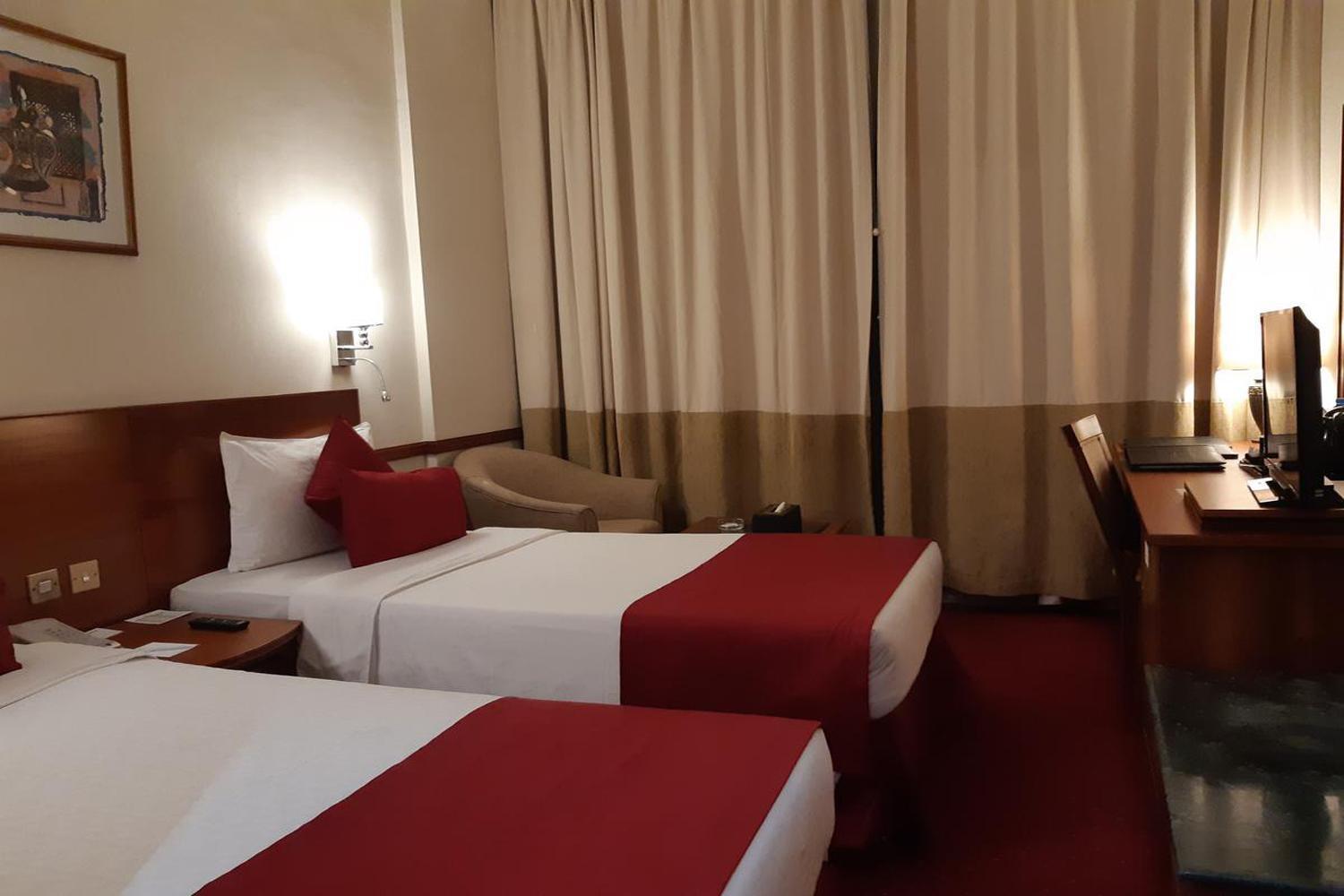 Hotel Luxe Manor Near Delhi Airport Ню Делхи Екстериор снимка