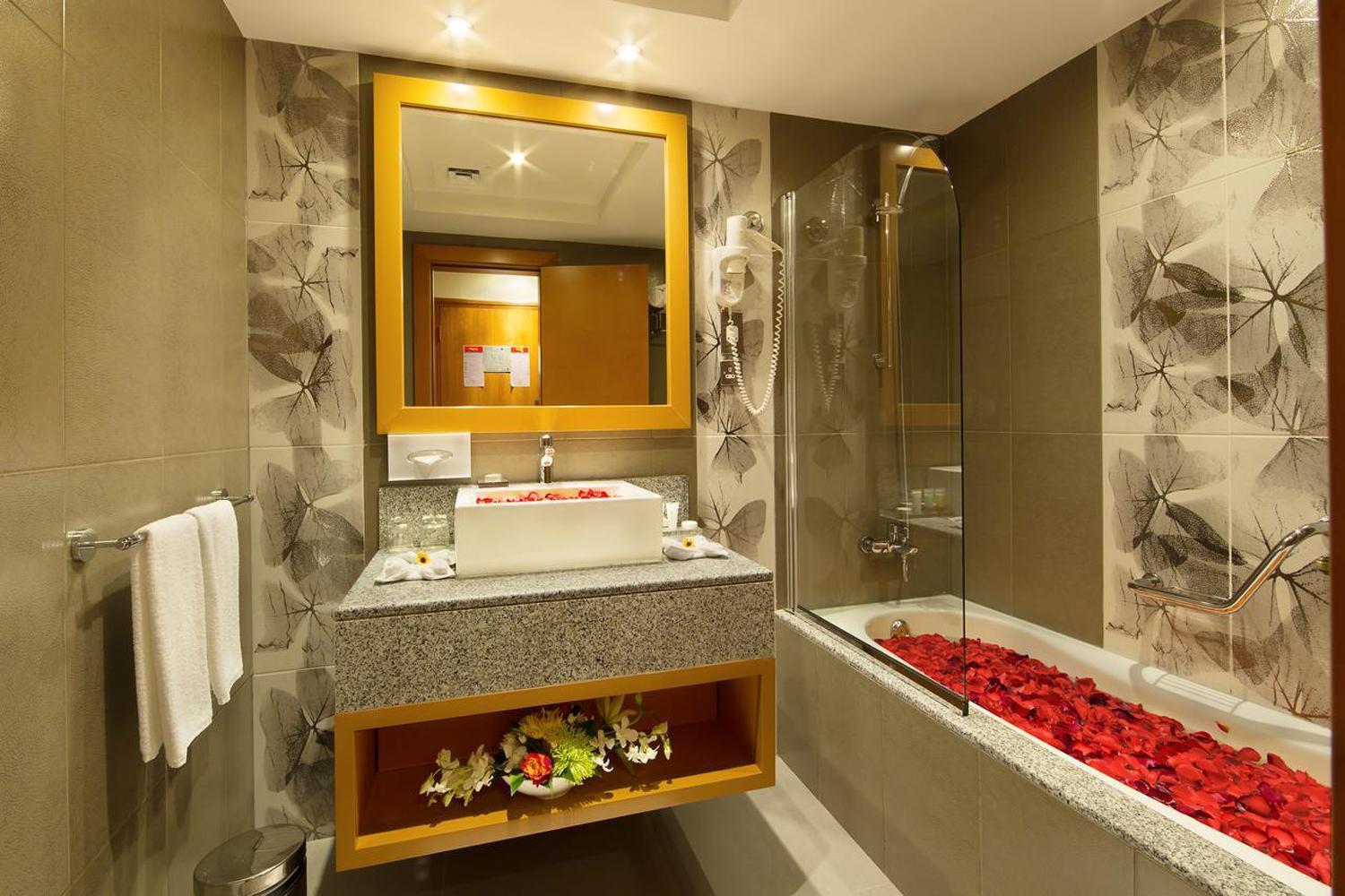 Hotel Luxe Manor Near Delhi Airport Ню Делхи Екстериор снимка