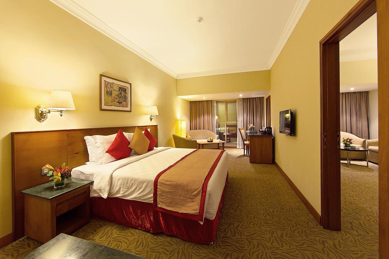 Hotel Luxe Manor Near Delhi Airport Ню Делхи Екстериор снимка
